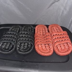 Shower shoes. Size 11.